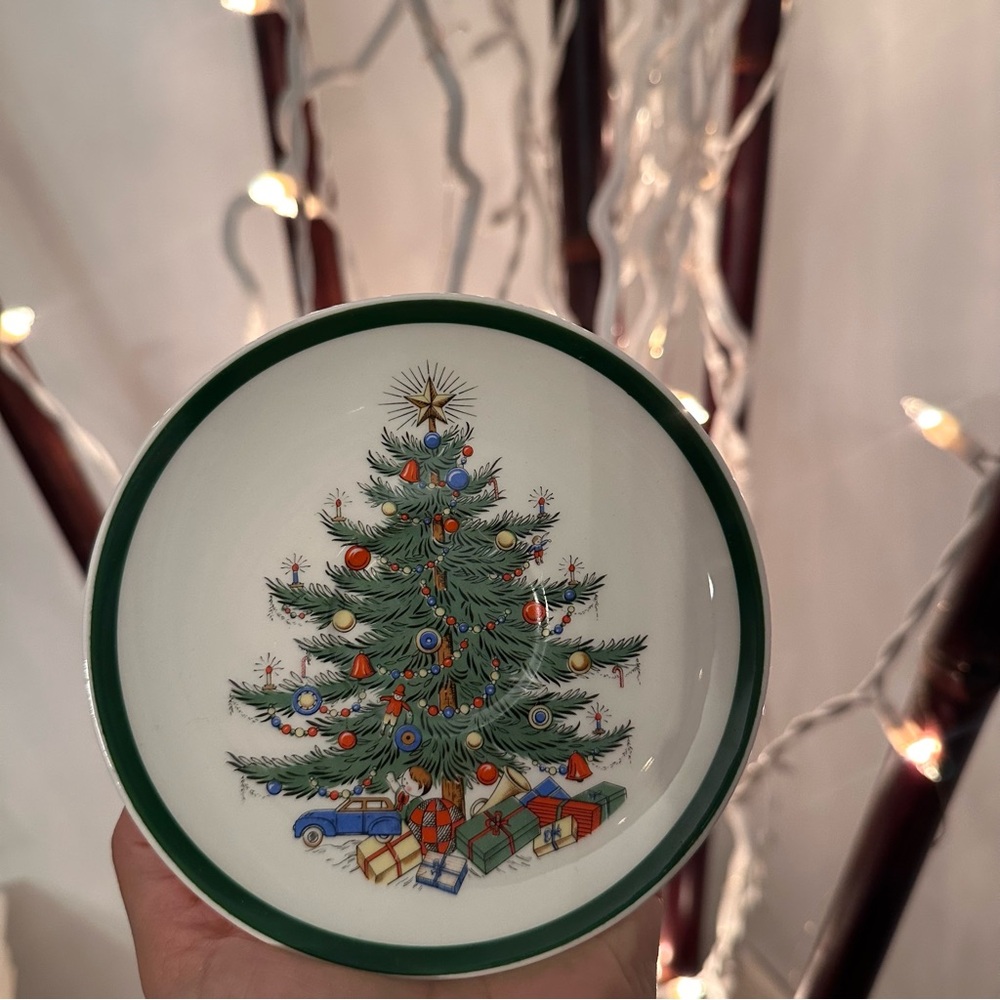 Bundle of two small Christmas Plates